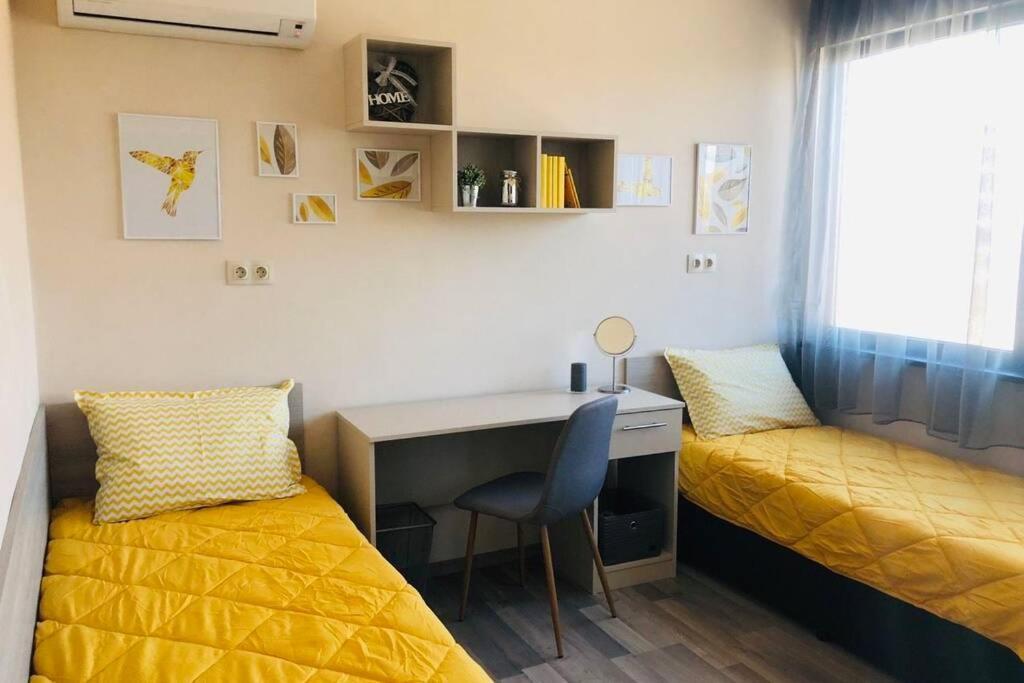 Lovely 3-Bedroom Apartment For 7 Ppl At The Centre Varna Buitenkant foto