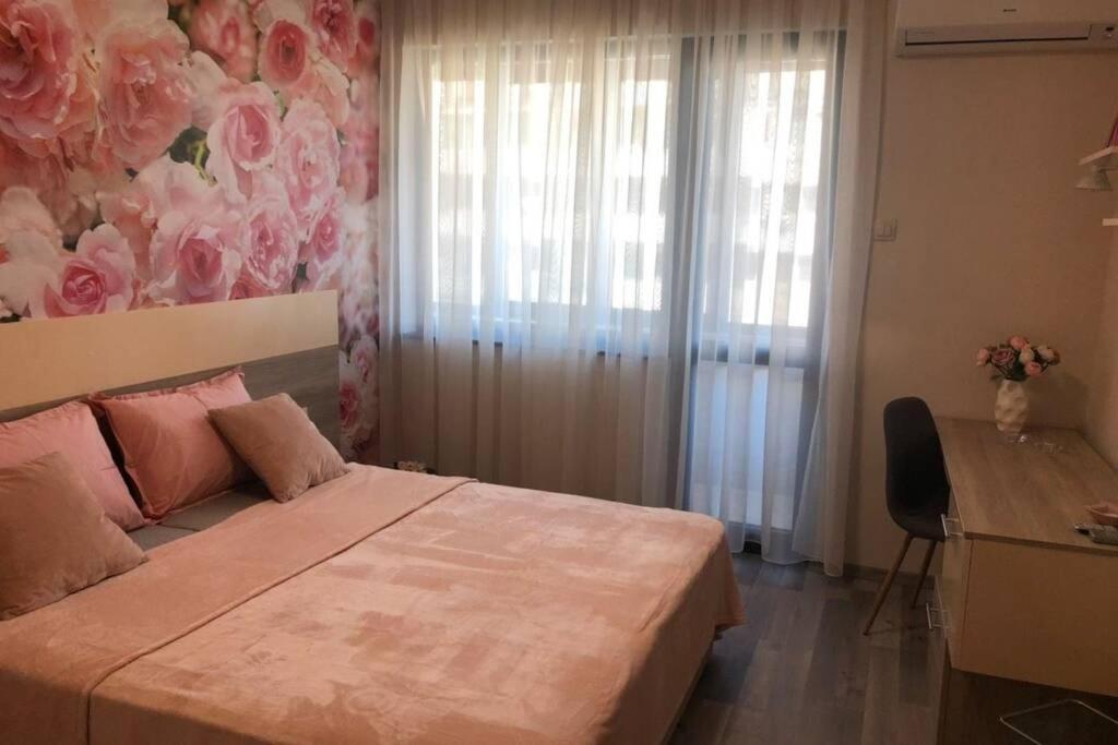 Lovely 3-Bedroom Apartment For 7 Ppl At The Centre Varna Buitenkant foto