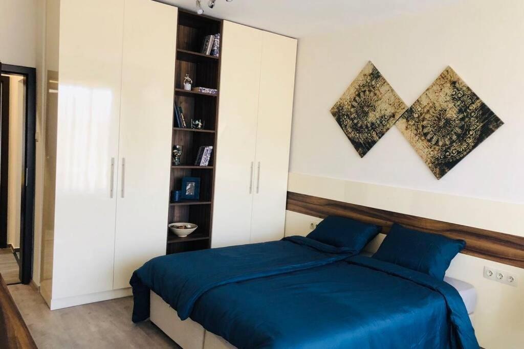 Lovely 3-Bedroom Apartment For 7 Ppl At The Centre Varna Buitenkant foto