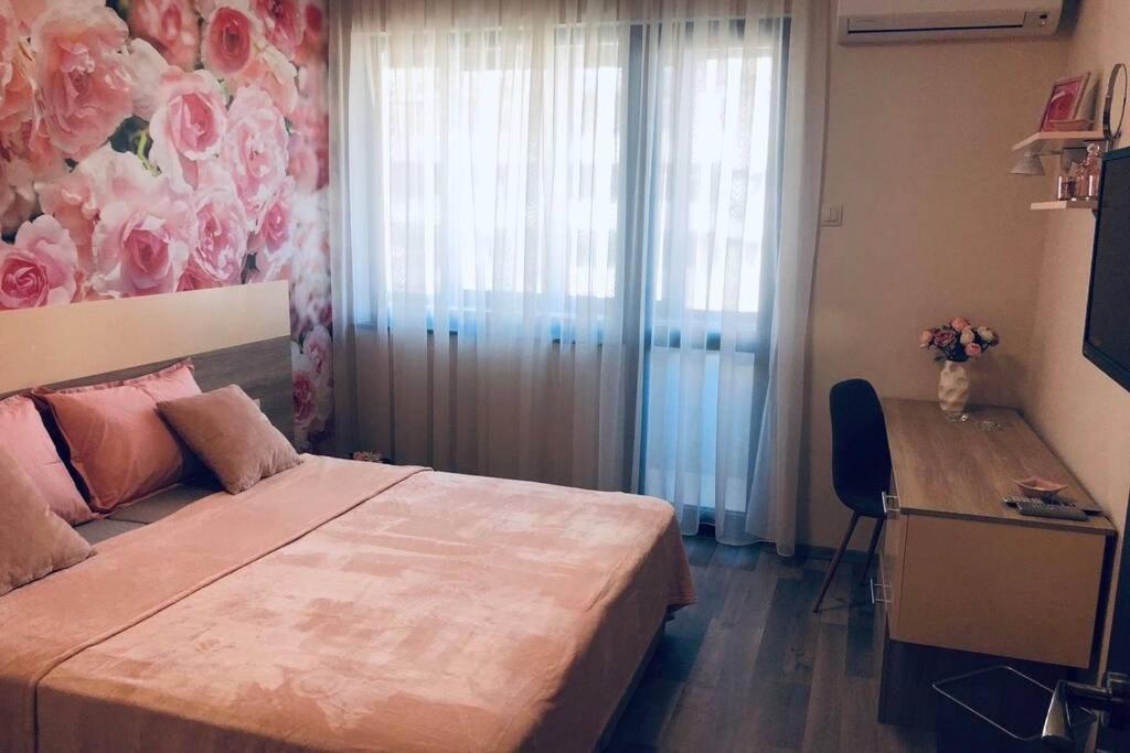 Lovely 3-Bedroom Apartment For 7 Ppl At The Centre Varna Buitenkant foto